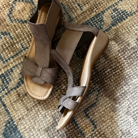 THE FLEXX Metallic Taupe Color Band Together Gladiator Sandal Shoes Size US 7.5 - Picture 3 of 8